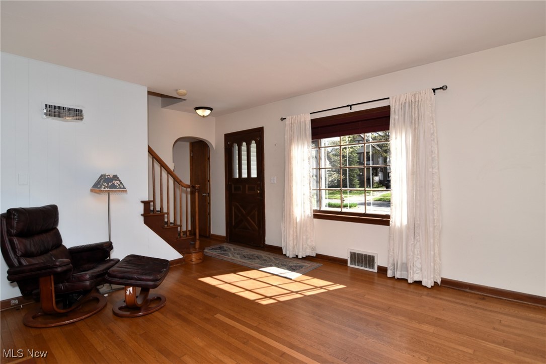 2636 Queenston Road Cleveland Heights, OH 44118 - Photo 10 of 45 Living Room