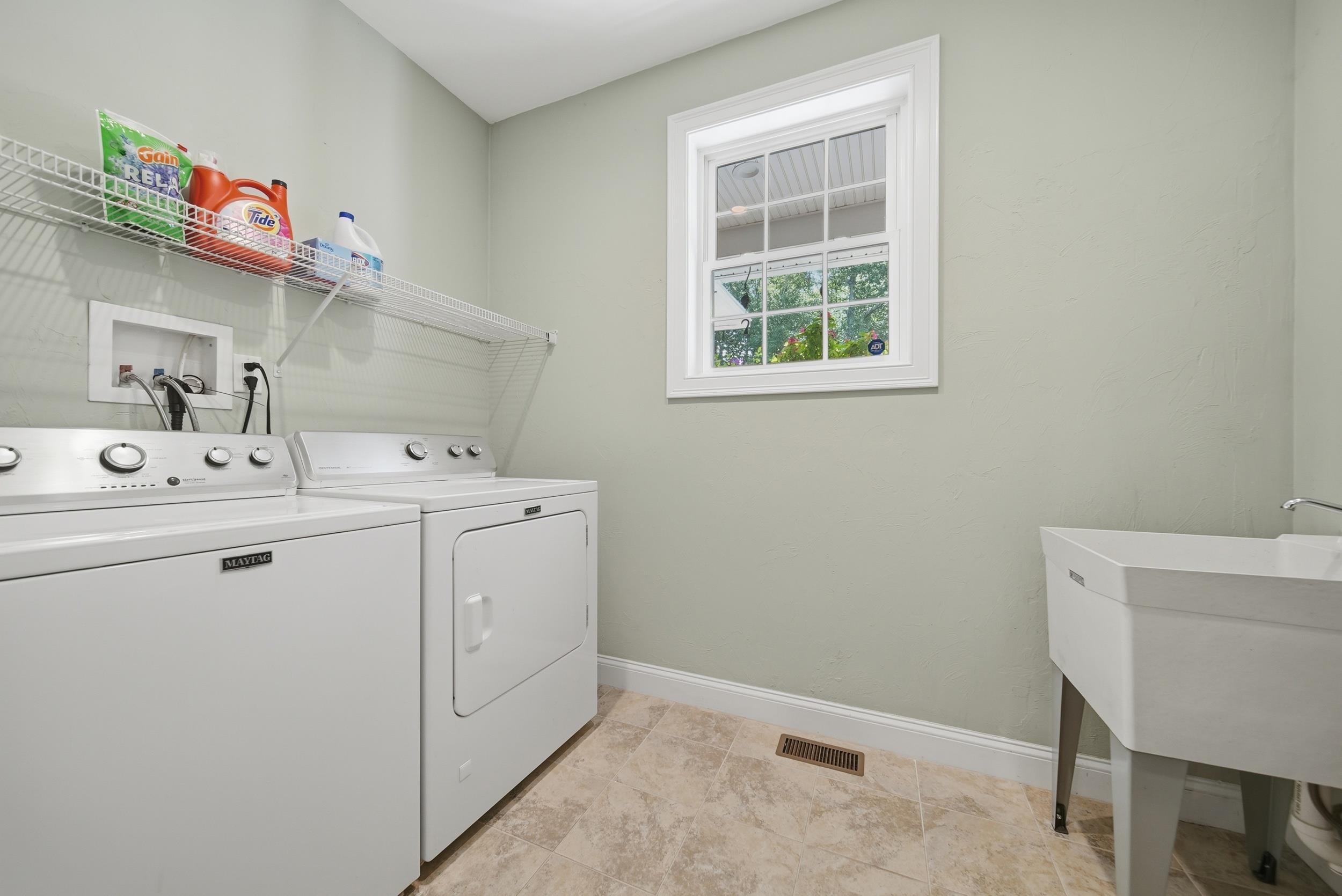 145 Clement Road Pelham, NH 03076 - Photo 27 of 52 Gallery Image 27