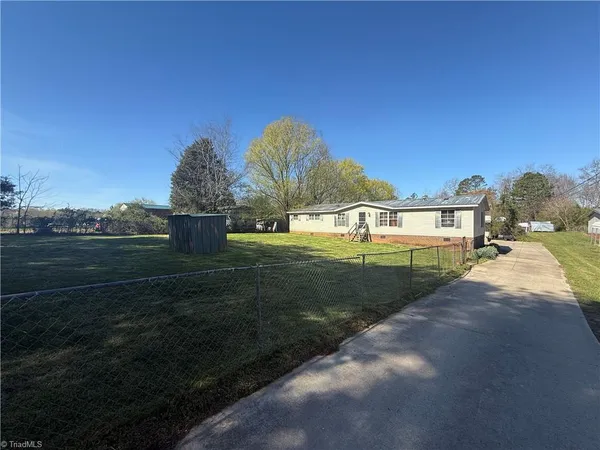 $159,900 | 1271 Thayer Road, Trinity, NC 27370