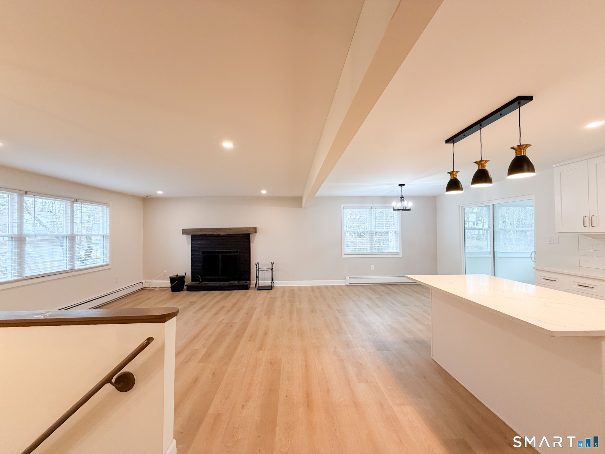 33 Forest Avenue Groton, CT 06355 - Photo 4 of 38