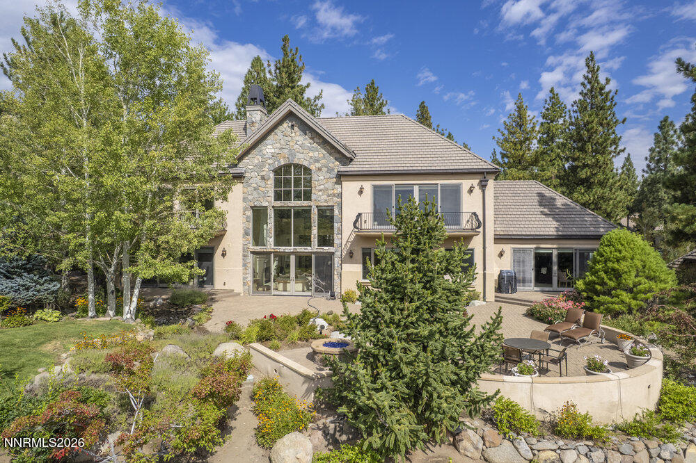6065 Lake Geneva Drive Reno, NV 89511 - Photo 18 of 101 front view of a house with a yard