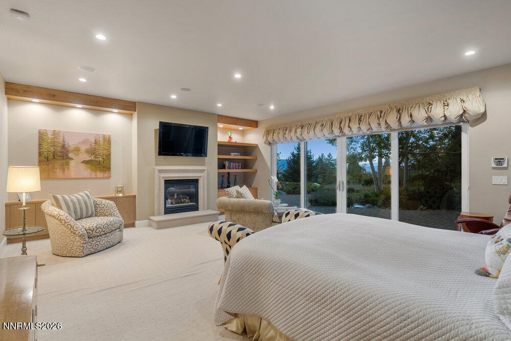 6065 Lake Geneva Drive Reno, NV 89511 - Photo 56 of 101 a bedroom with a bed and a large window