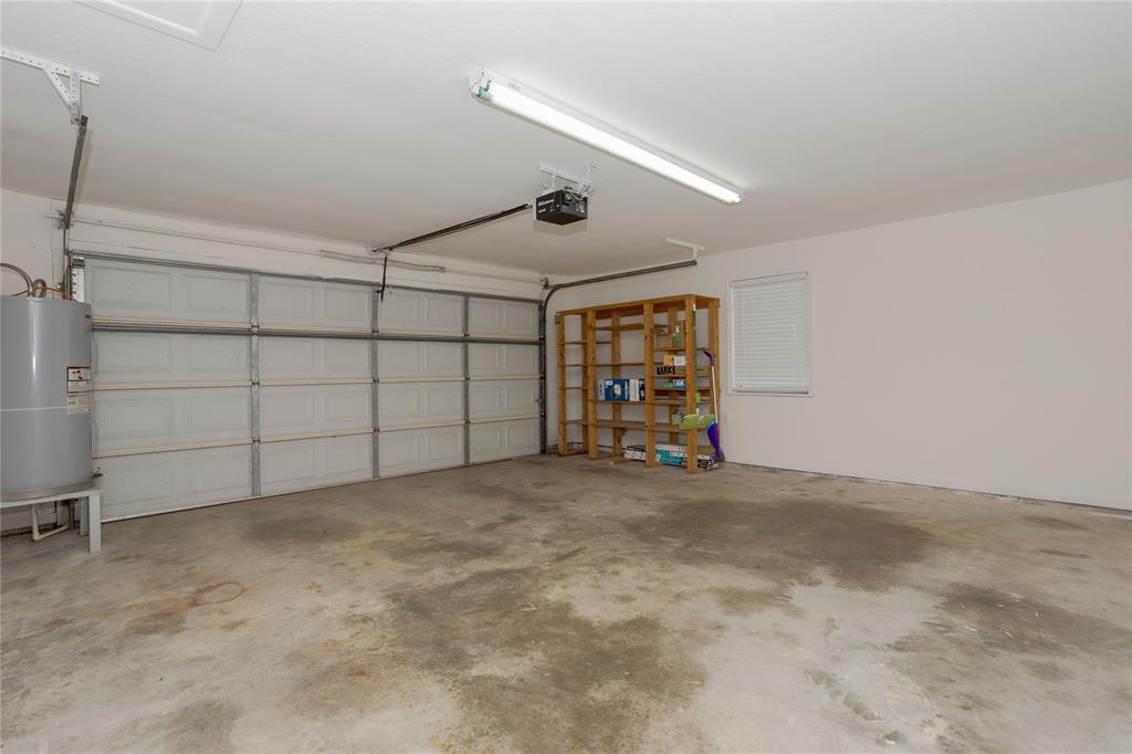 3999 Speegleville Road Waco, TX 76712 - Photo 23 of 34 Attached garage