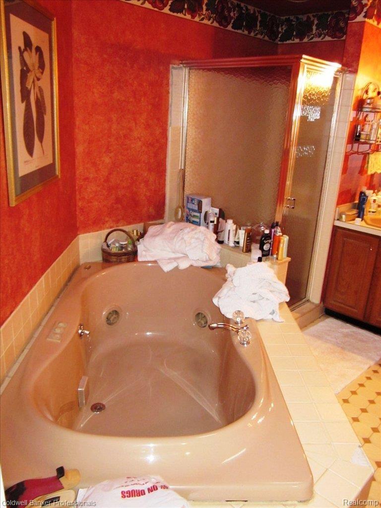 18105 Meridian Road Grosse Ile, MI 48138 - Photo 12 of 16 Master Bath