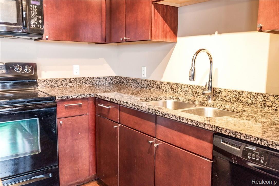 2915 John R Street, Unit 203 Detroit, MI 48201 - Photo 9 of 22 2915 John R St Detroit MI-print-021-3-2915 John R Street unit-4200x2800-300dpi.jpg