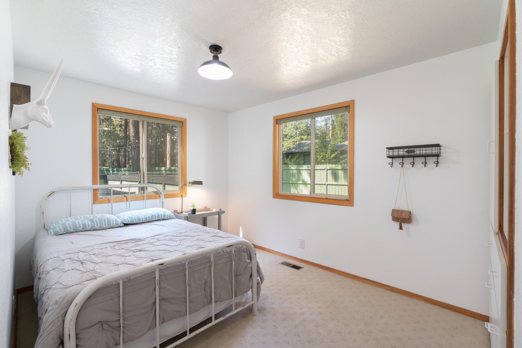 17039 Spring River Road Bend, OR 97707 - Photo 18 of 28 Ossinger-23