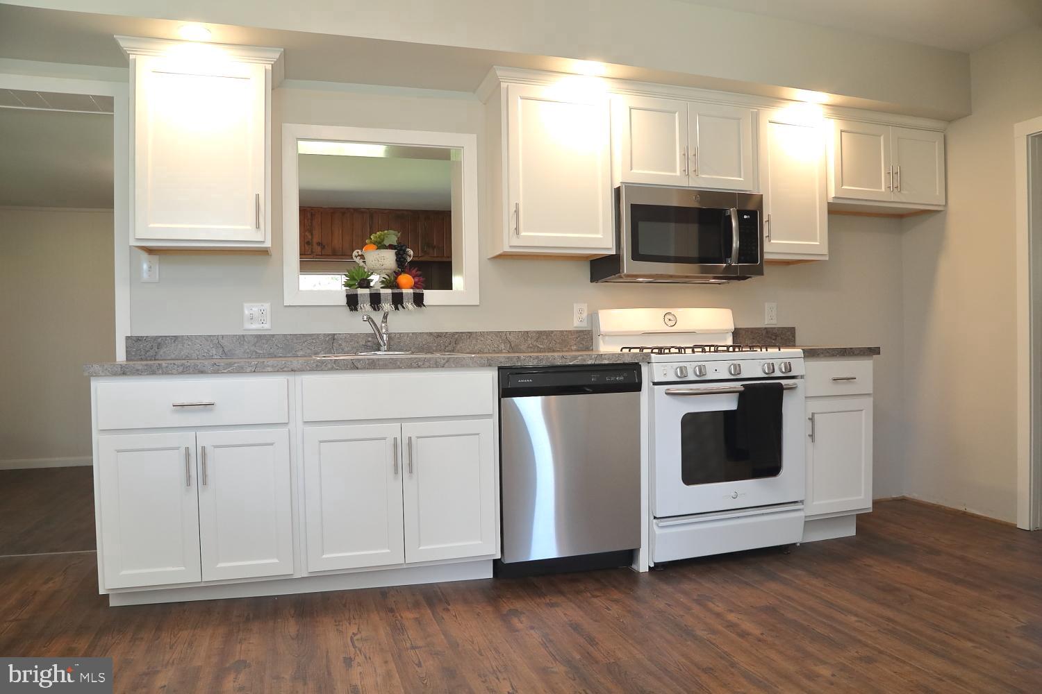 985 Maple Street Lititz, PA 17543 - Photo 2 of 23