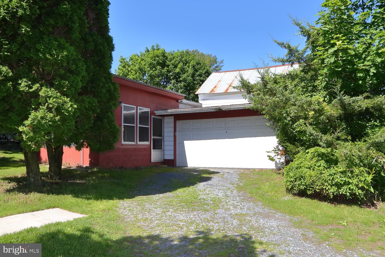 985 Maple Street Lititz, PA 17543 - Photo 23 of 23 14x14 enclosed patio attached to garage