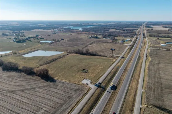 $250,000 | 40 Highway 40, Higginsville, MO 64037