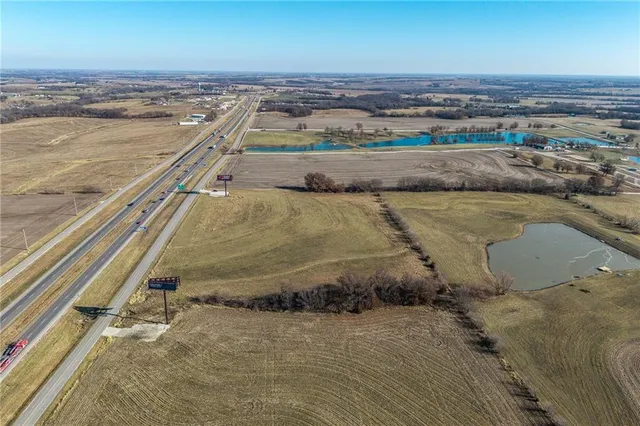 $250,000 | 40 Highway 40, Higginsville, MO 64037