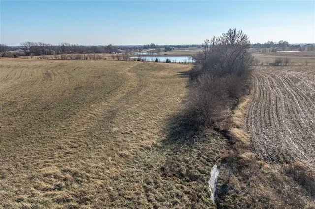 $250,000 | 40 Highway 40, Higginsville, MO 64037