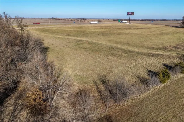 $250,000 | 40 Highway 40, Higginsville, MO 64037