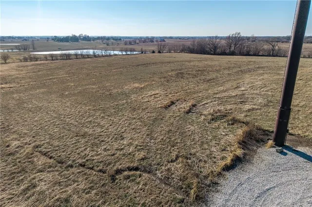 $250,000 | 40 Highway 40, Higginsville, MO 64037