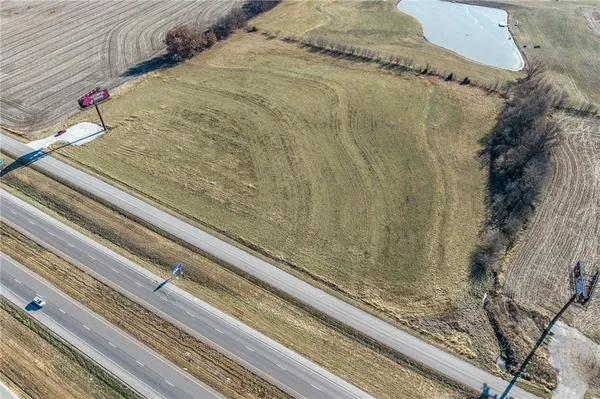 $250,000 | 40 Highway 40, Higginsville, MO 64037