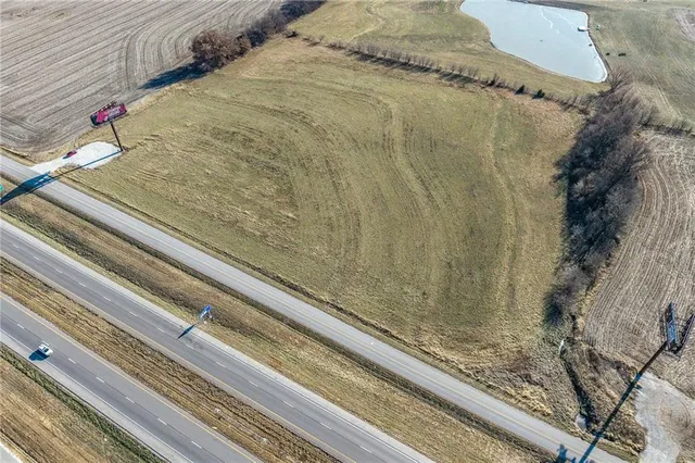 $250,000 | 40 Highway 40, Higginsville, MO 64037