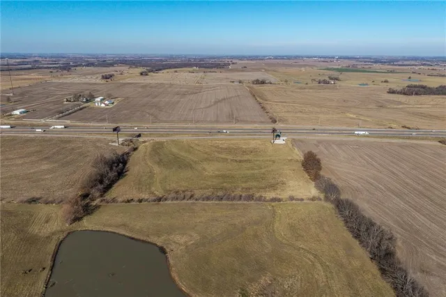 $250,000 | 40 Highway 40, Higginsville, MO 64037