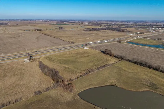 $250,000 | 40 Highway 40, Higginsville, MO 64037
