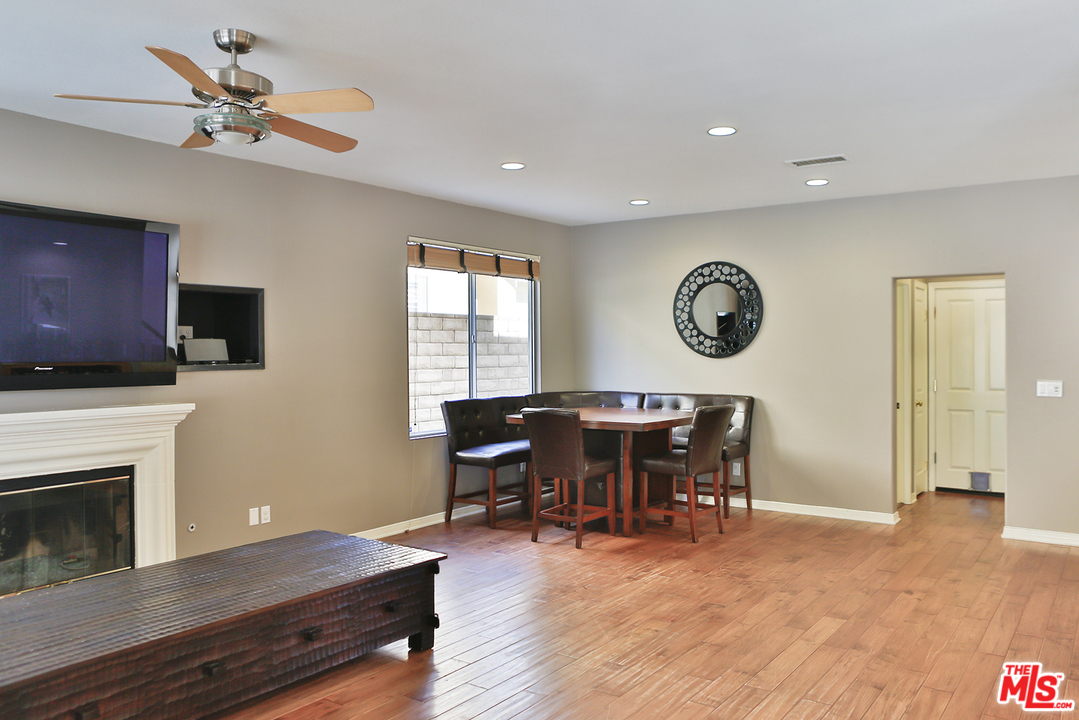 28557 Haskell Canyon Road Saugus, CA 91390 - Photo 11 of 42