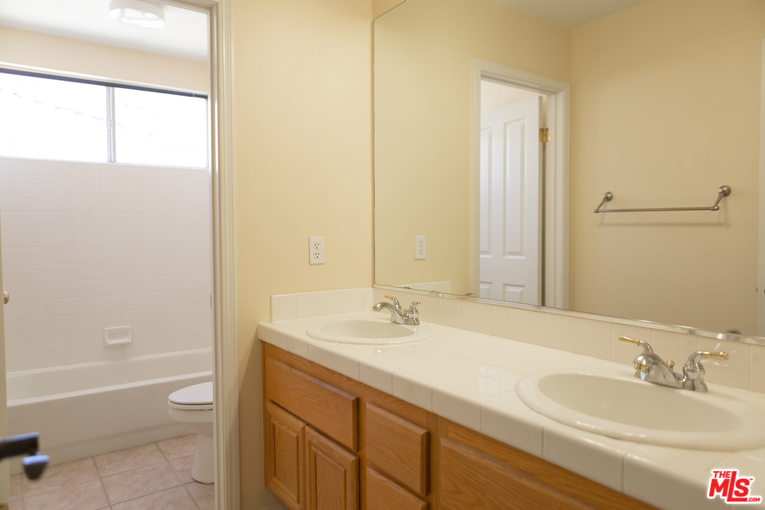 28557 Haskell Canyon Road Saugus, CA 91390 - Photo 31 of 42