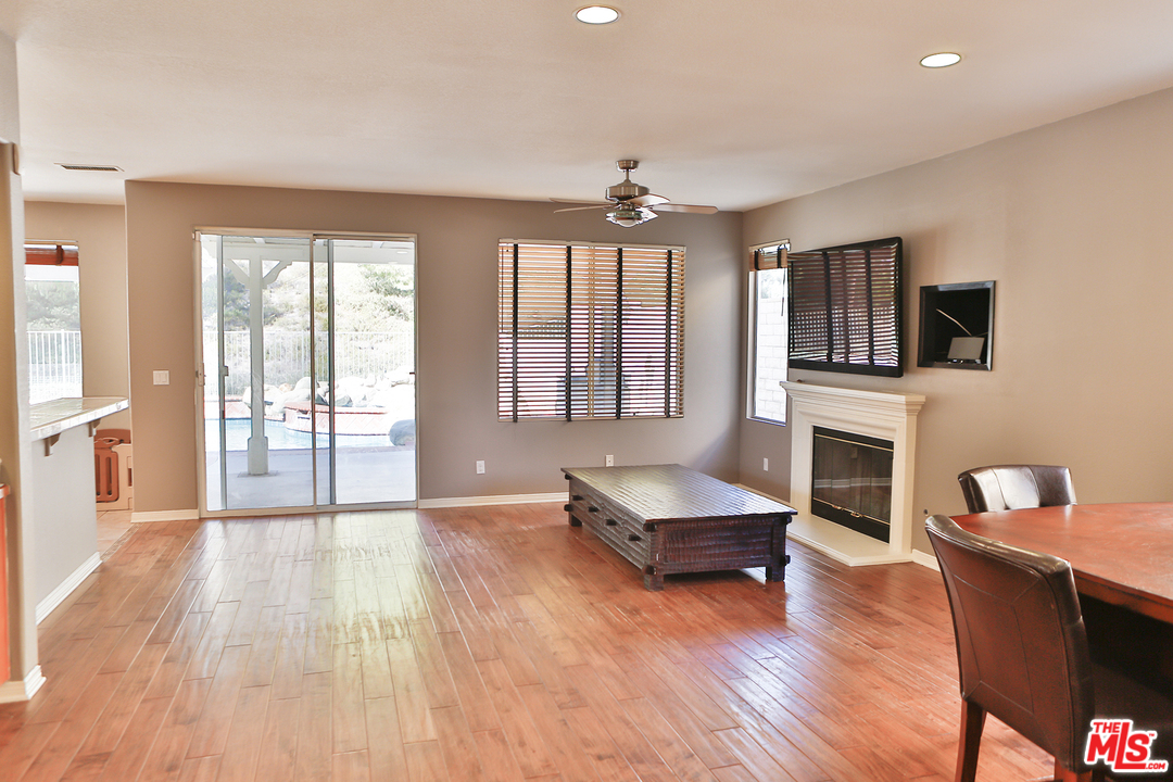 28557 Haskell Canyon Road Saugus, CA 91390 - Photo 10 of 42
