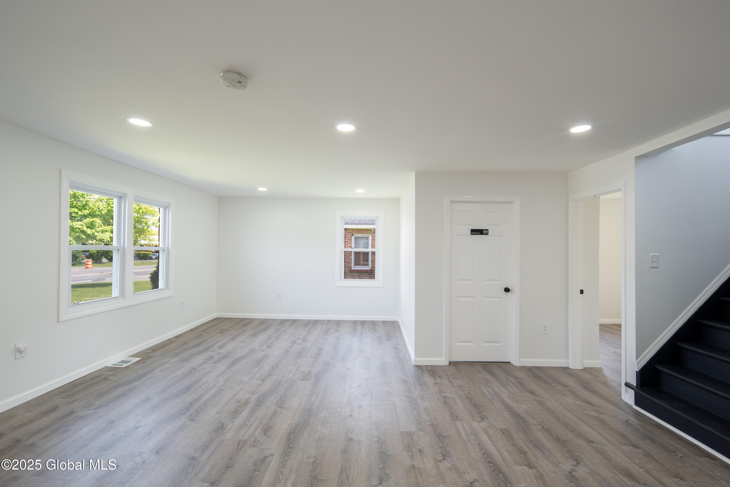 135 Freemans Bridge Road Glenville, NY 12302 - Photo 4 of 54 005