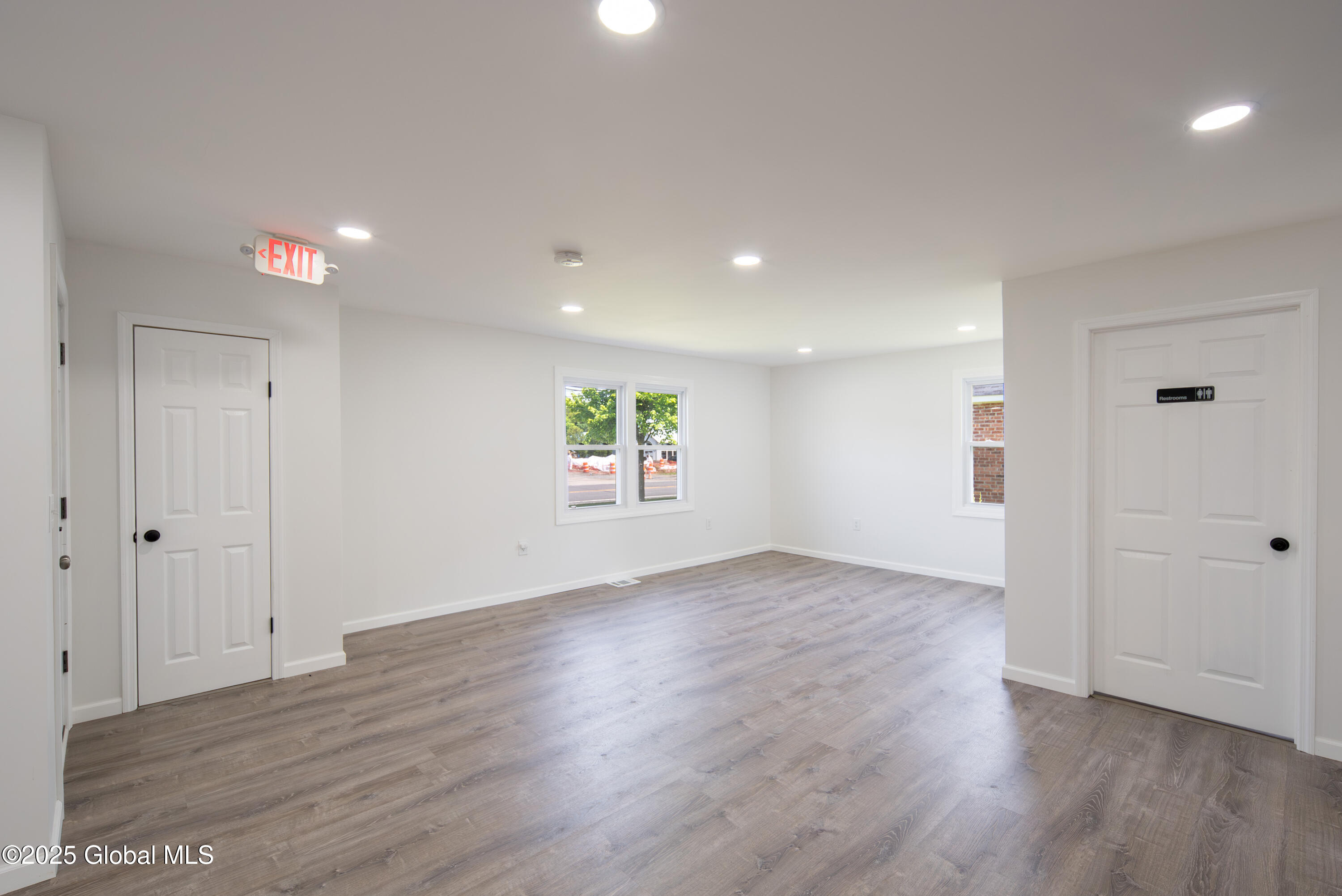 135 Freemans Bridge Road Glenville, NY 12302 - Photo 5 of 54 006