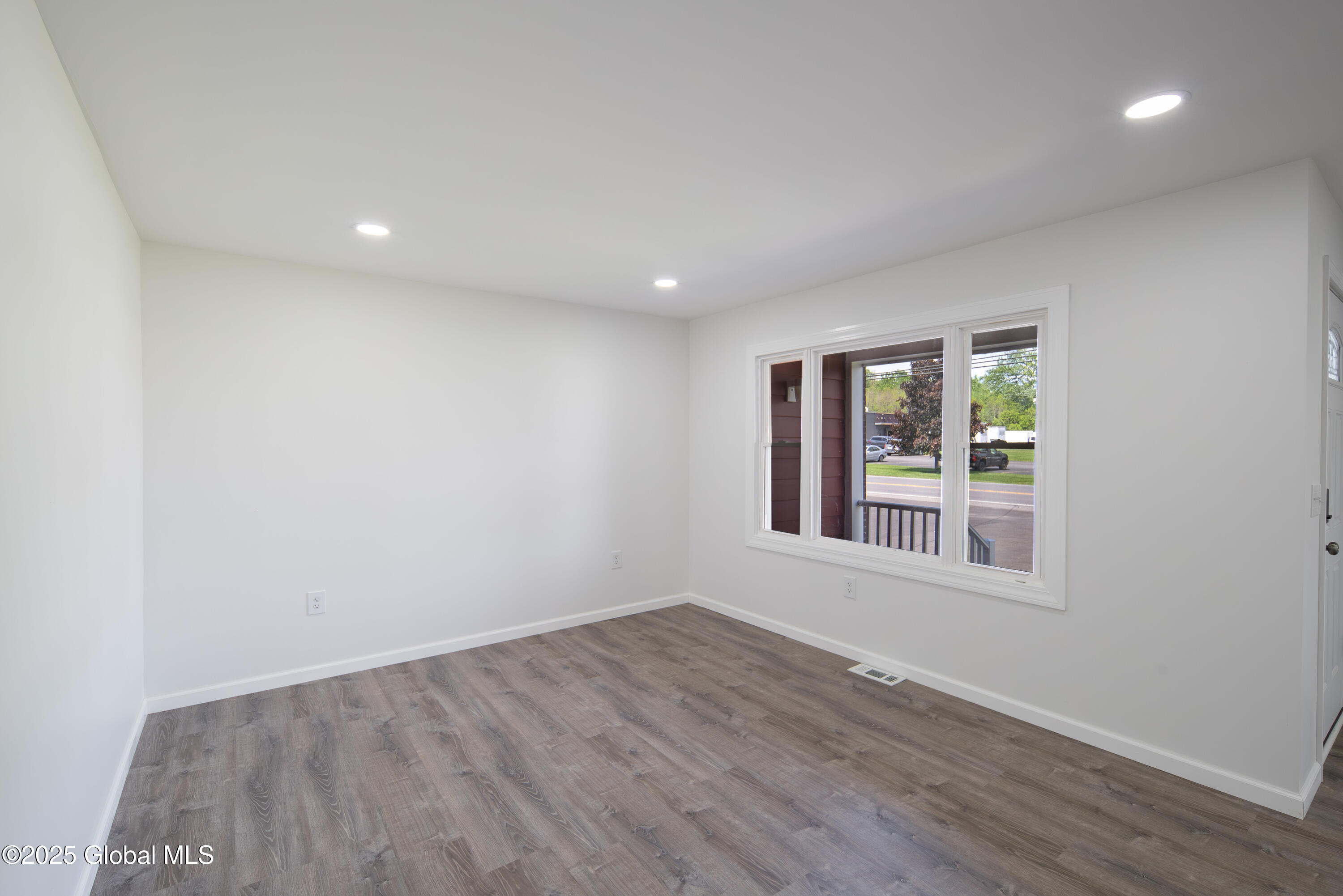 135 Freemans Bridge Road Glenville, NY 12302 - Photo 9 of 54 010