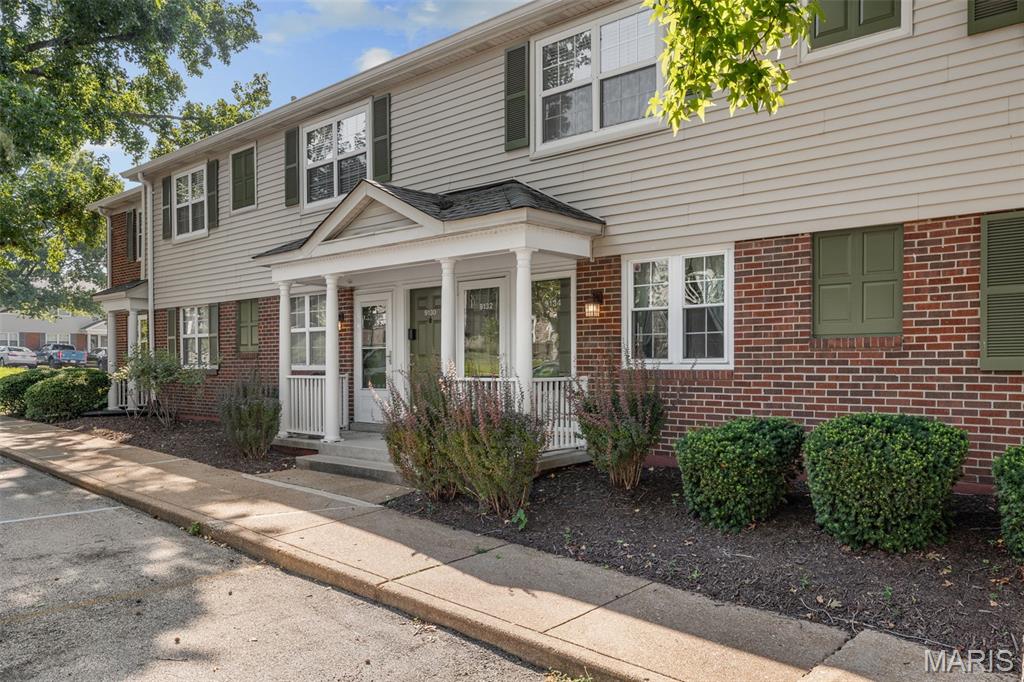 9134 Eager Road St. Louis, MO 63144 - Photo 3 of 41 Gallery Image 3