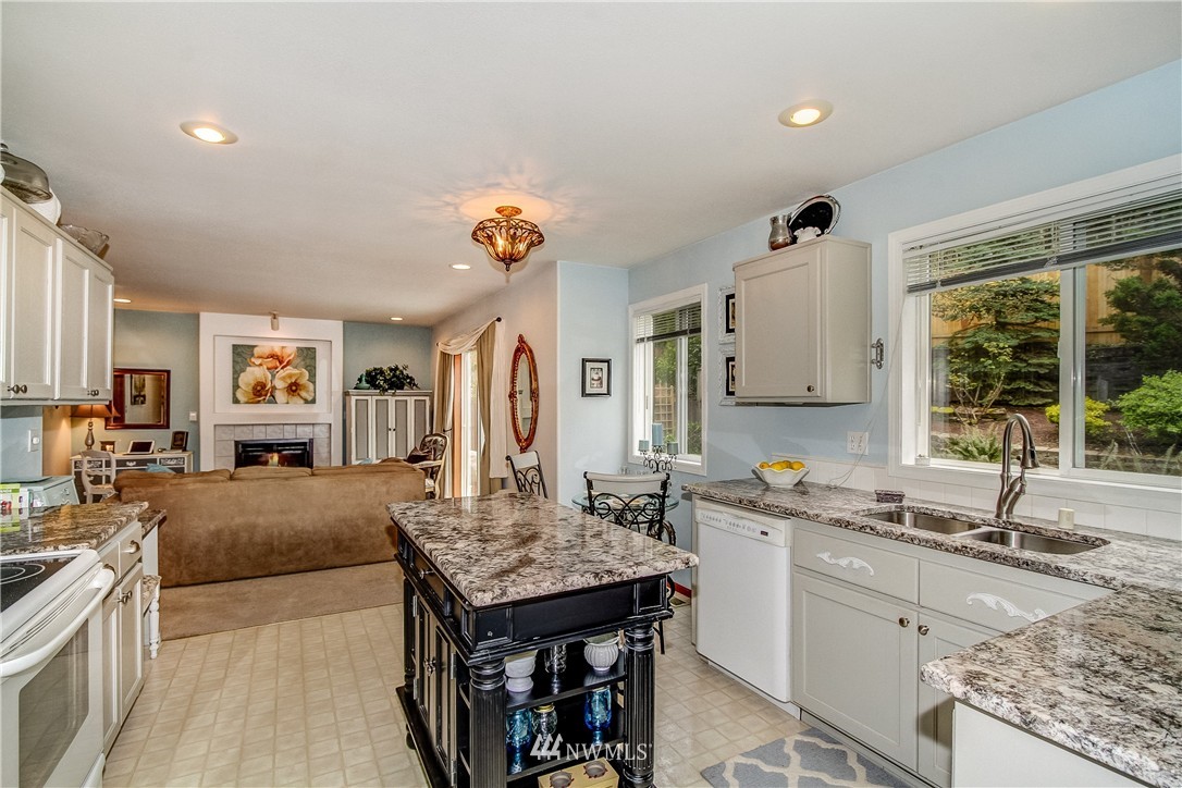 3232 201st Place Southeast Bothell, WA 98012 - Photo 7 of 24
