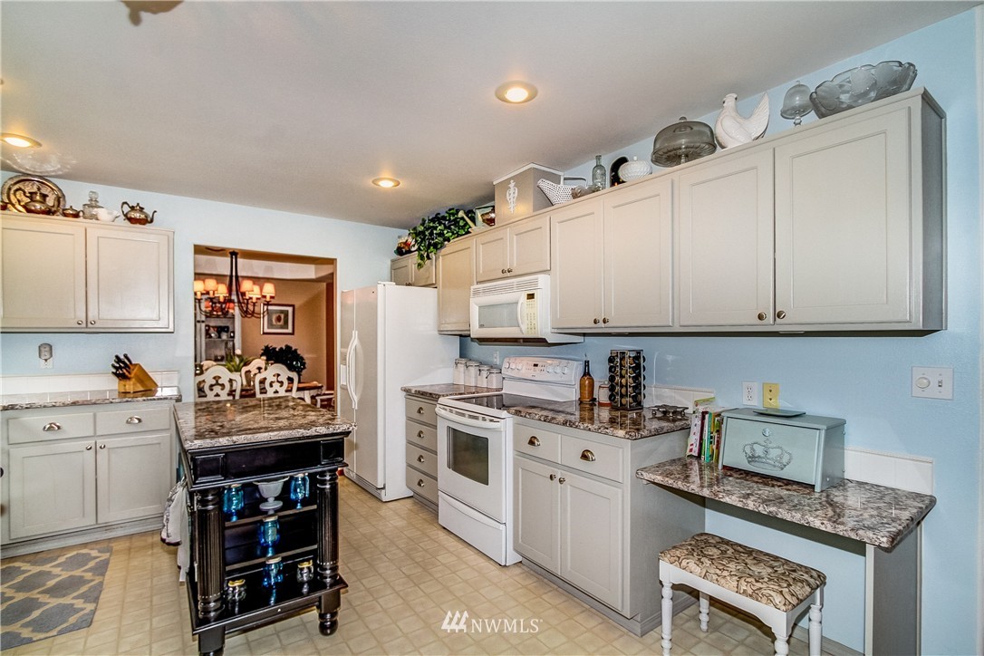 3232 201st Place Southeast Bothell, WA 98012 - Photo 10 of 24