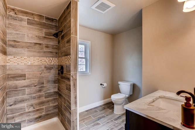 4876 Mountain Road Pasadena, MD 21122 - Photo 19 of 27 Bath