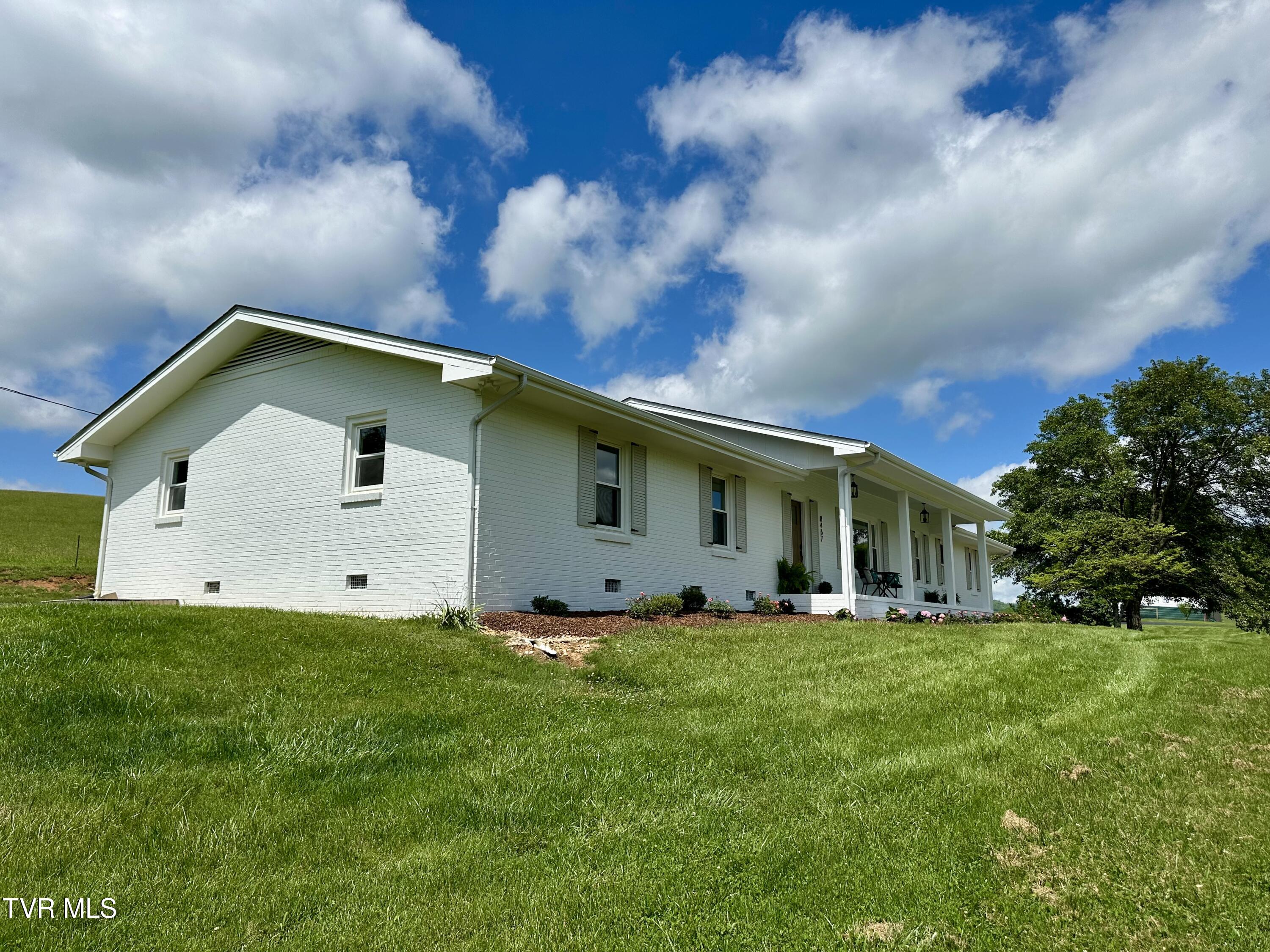 8467 Rich Valley Road Bristol, VA 24202 - Photo 3 of 63 IMG_8854