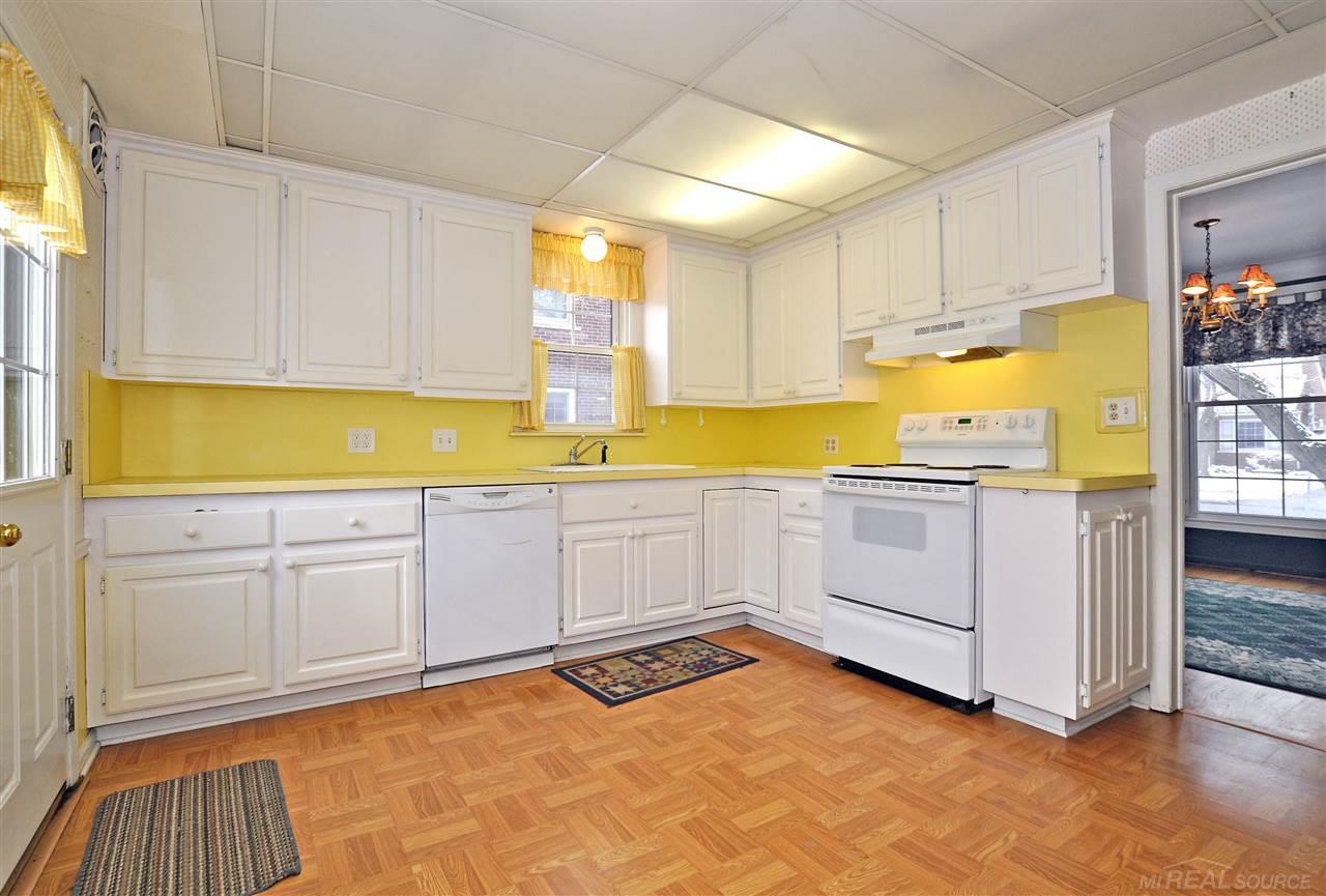 1565 Fairholme Road Grosse Pointe Woods, MI 48236 - Photo 9 of 25