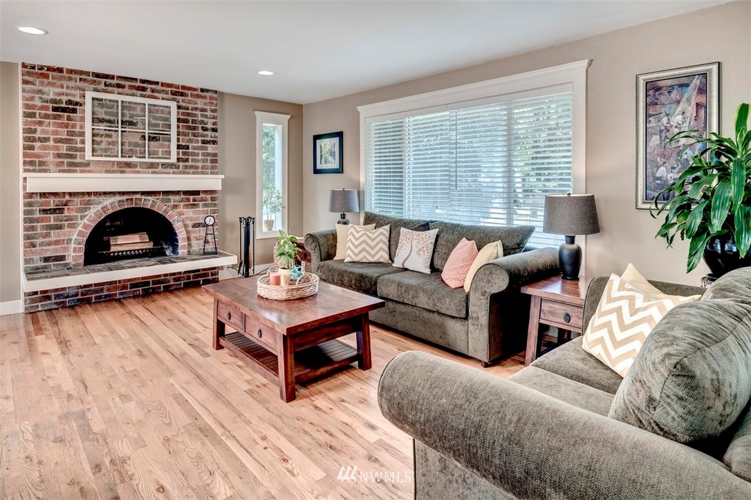11828 Northeast 155th Street Bothell, WA 98011 - Photo 3 of 23 Gallery Image 3