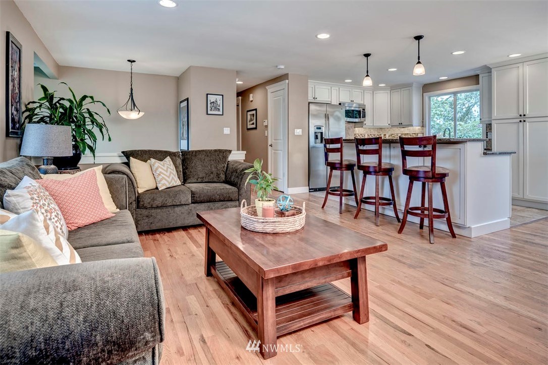 11828 Northeast 155th Street Bothell, WA 98011 - Photo 4 of 23 Gallery Image 4