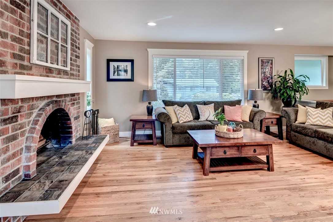 11828 Northeast 155th Street Bothell, WA 98011 - Photo 5 of 23 Gallery Image 5