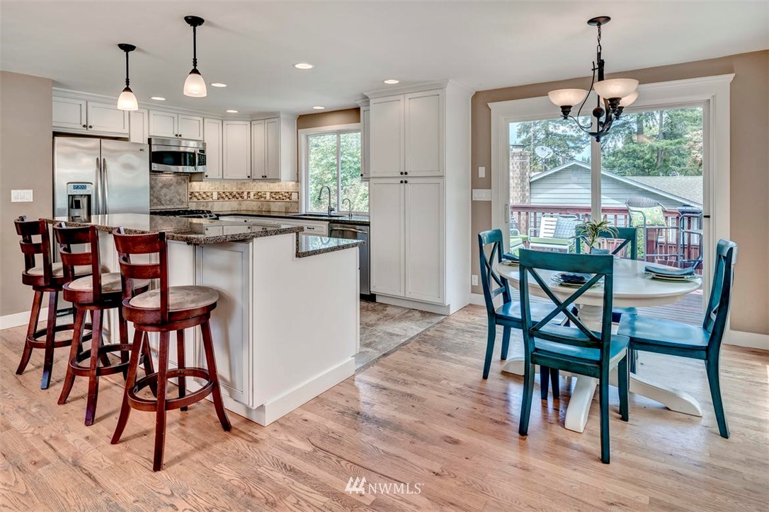 11828 Northeast 155th Street Bothell, WA 98011 - Photo 6 of 23 Gallery Image 6