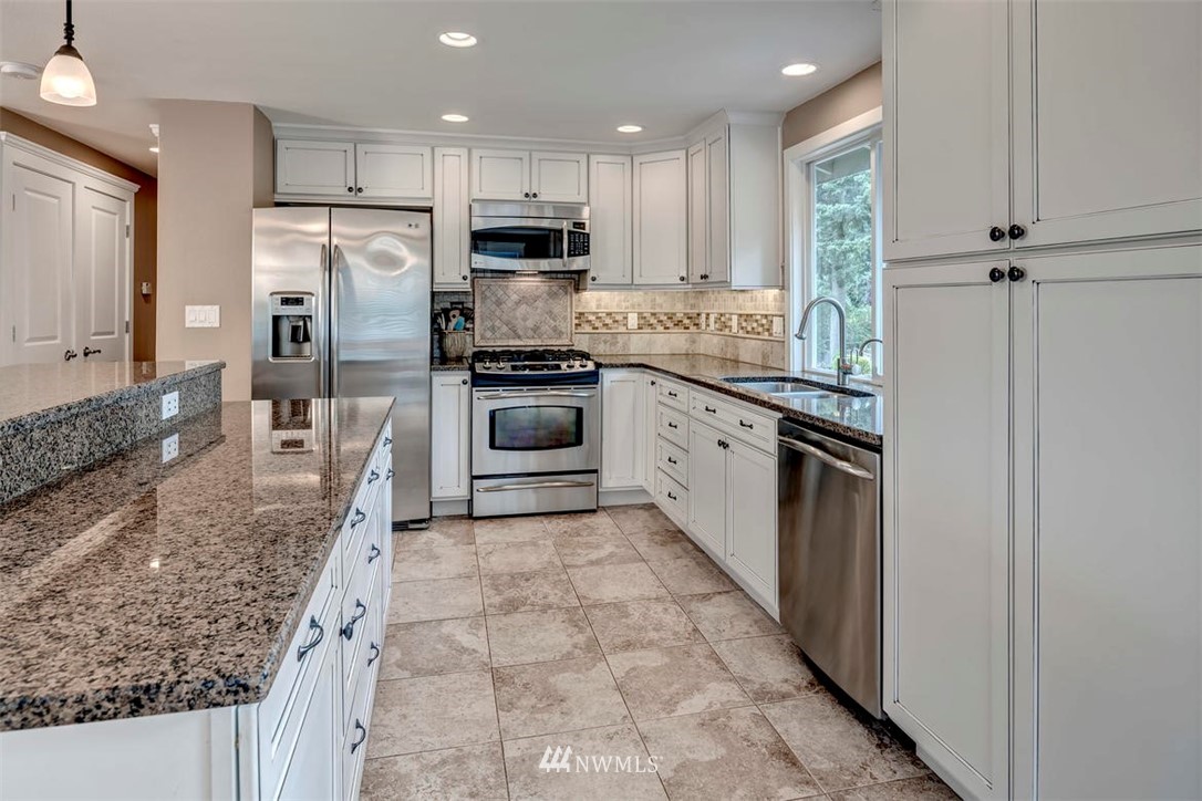11828 Northeast 155th Street Bothell, WA 98011 - Photo 9 of 23 Gallery Image 9