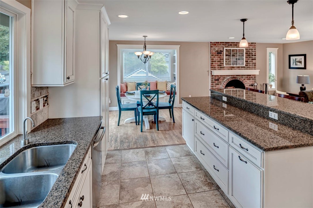 11828 Northeast 155th Street Bothell, WA 98011 - Photo 10 of 23 Gallery Image 10