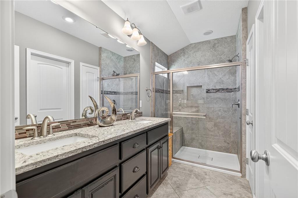 117 South Westglen Drive Raymore, MO 64083 - Photo 17 of 38