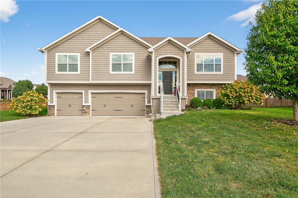 117 South Westglen Drive Raymore, MO 64083 - Photo 3 of 38