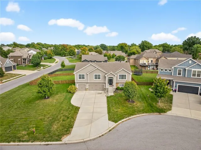 $390,000 | 117 South Westglen Drive, Raymore, MO 64083