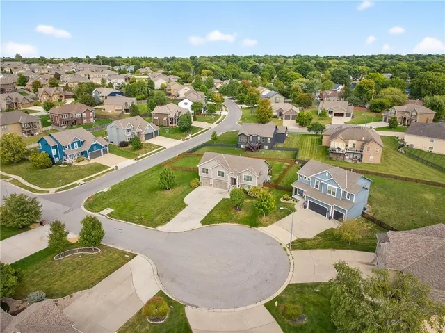 $390,000 | 117 South Westglen Drive, Raymore, MO 64083