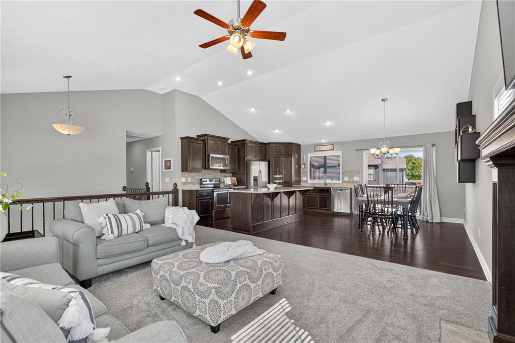 117 South Westglen Drive Raymore, MO 64083 - Photo 5 of 38