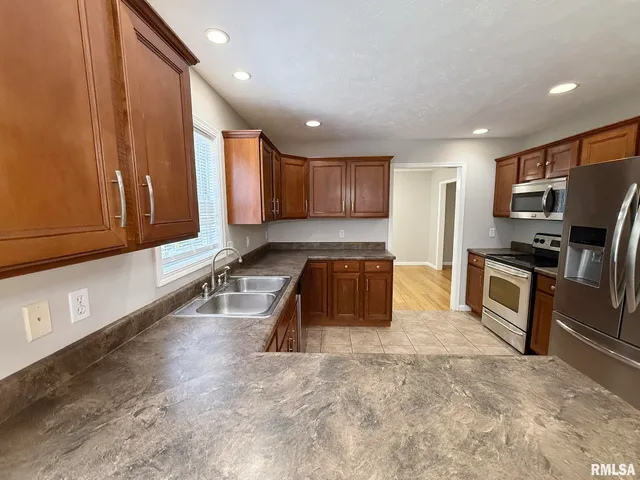 $2,499 | 2119 West Miners Drive, Dunlap, IL 61525