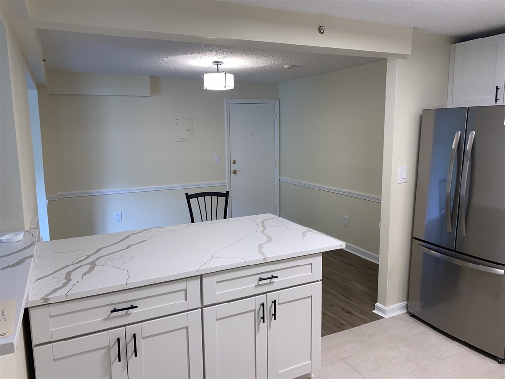 21 Clark's Road, Unit 204 Amesbury, MA 01913 - Photo 7 of 32