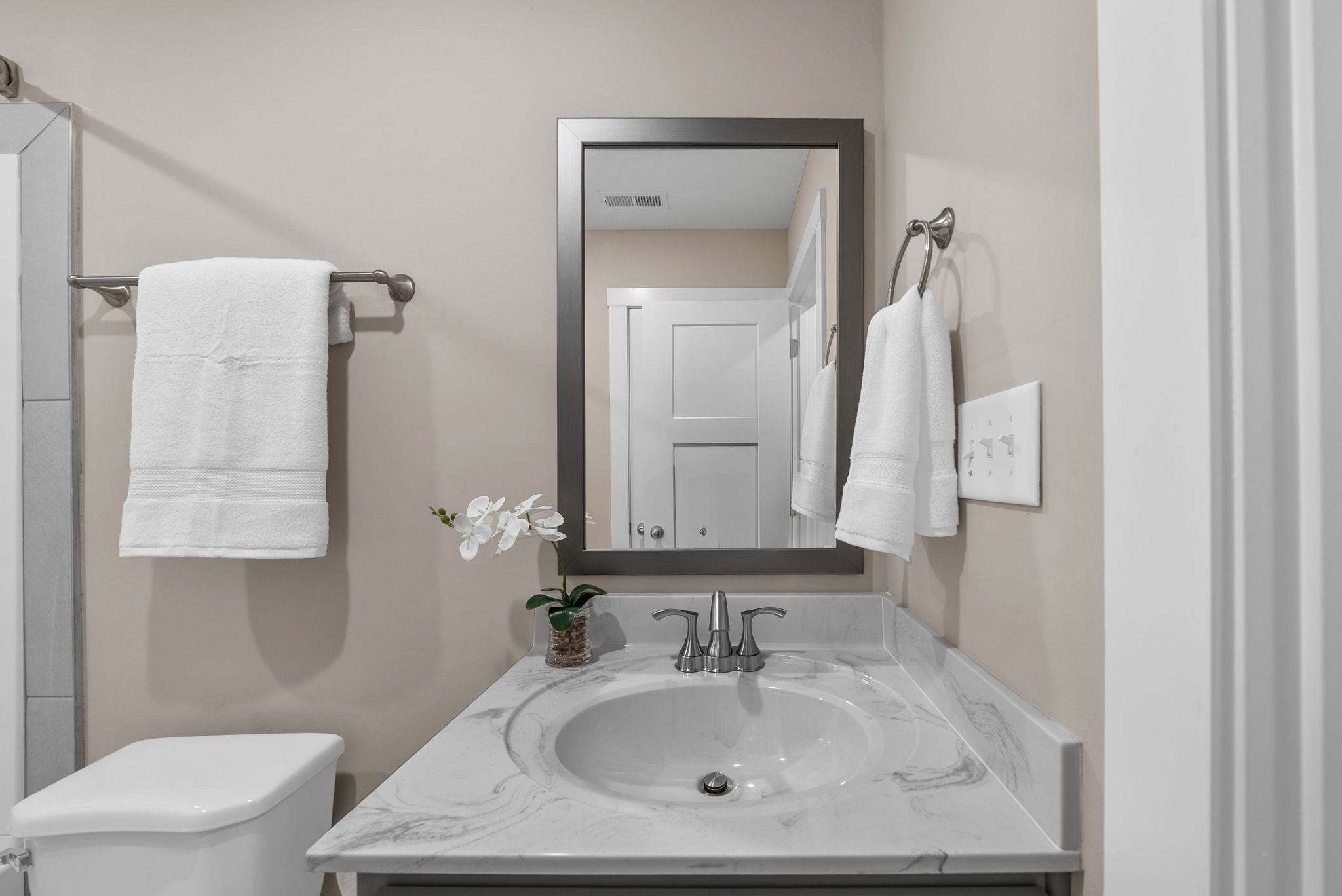 233 Primrose Way Oak Grove, KY 42262 - Photo 12 of 20 a bathroom with a sink toilet and mirror