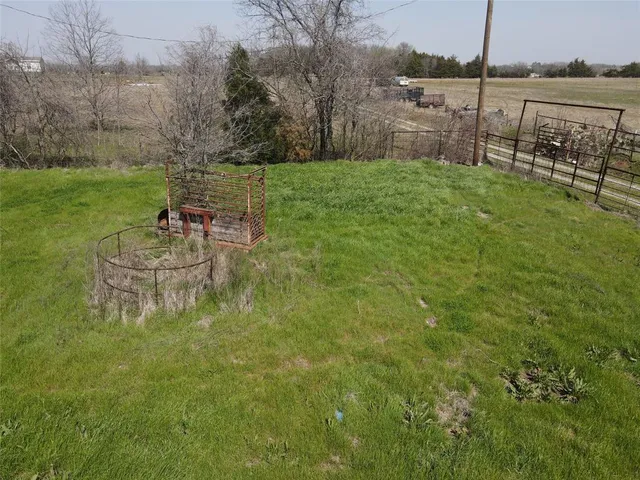 a view of a tennis court