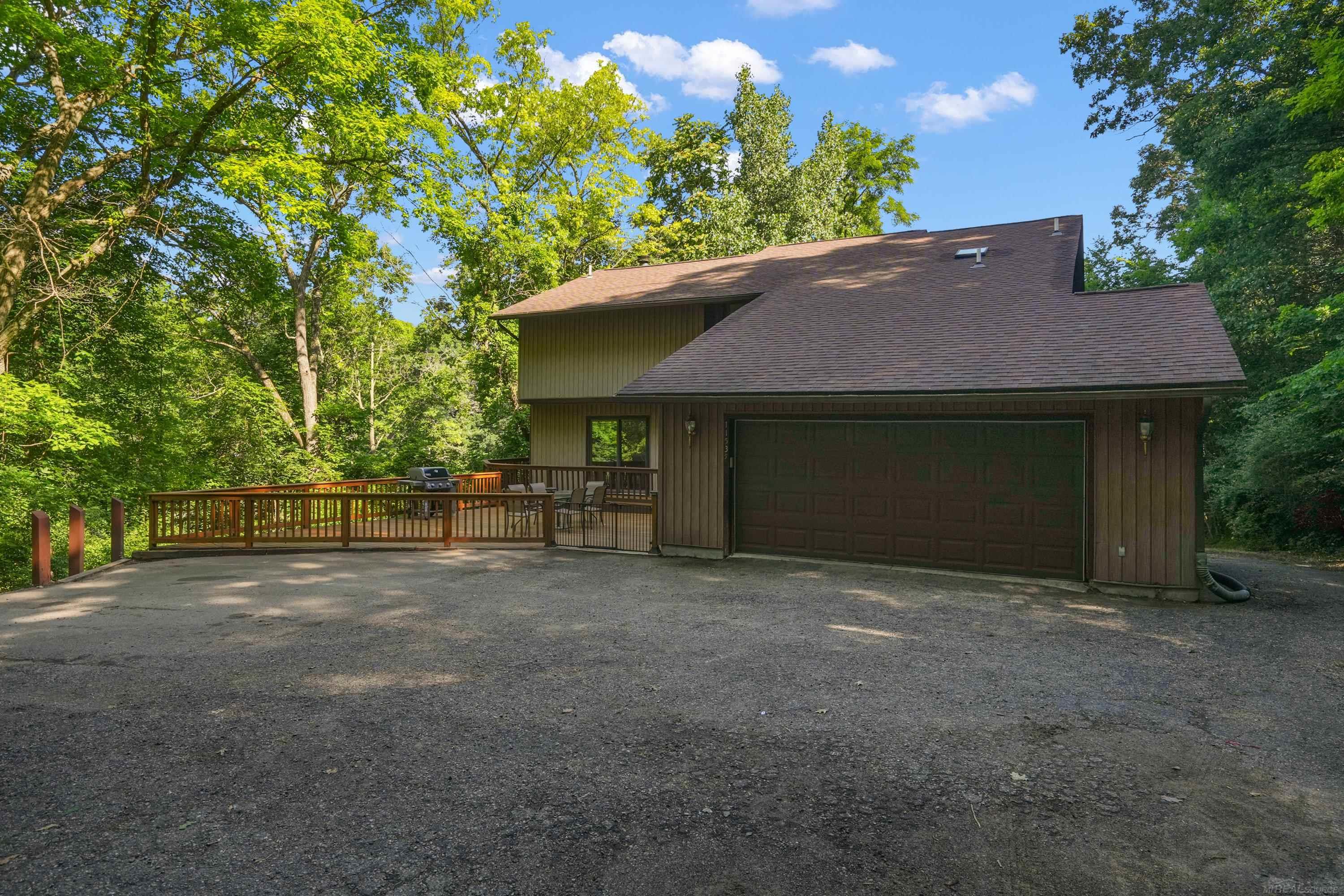 11535 Longden Pinckney, MI 48169 - Photo 68 of 75 50214482-74624746-b5b8-4a34-b3a0-a1c3be8f28b5.JPG