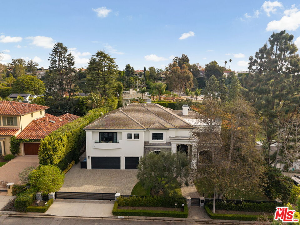 280 Homewood Road Los Angeles, CA 90049 - Photo 2 of 53 a house with trees in the background